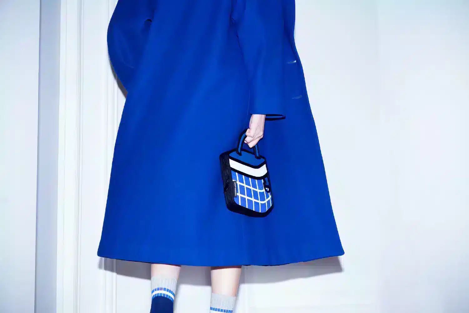 JumpFromPaper Cartoon Bag X Wall paper artist Fabiola Lara 1 JumpFromPaper 20160329 blog Fabiola Lara 01